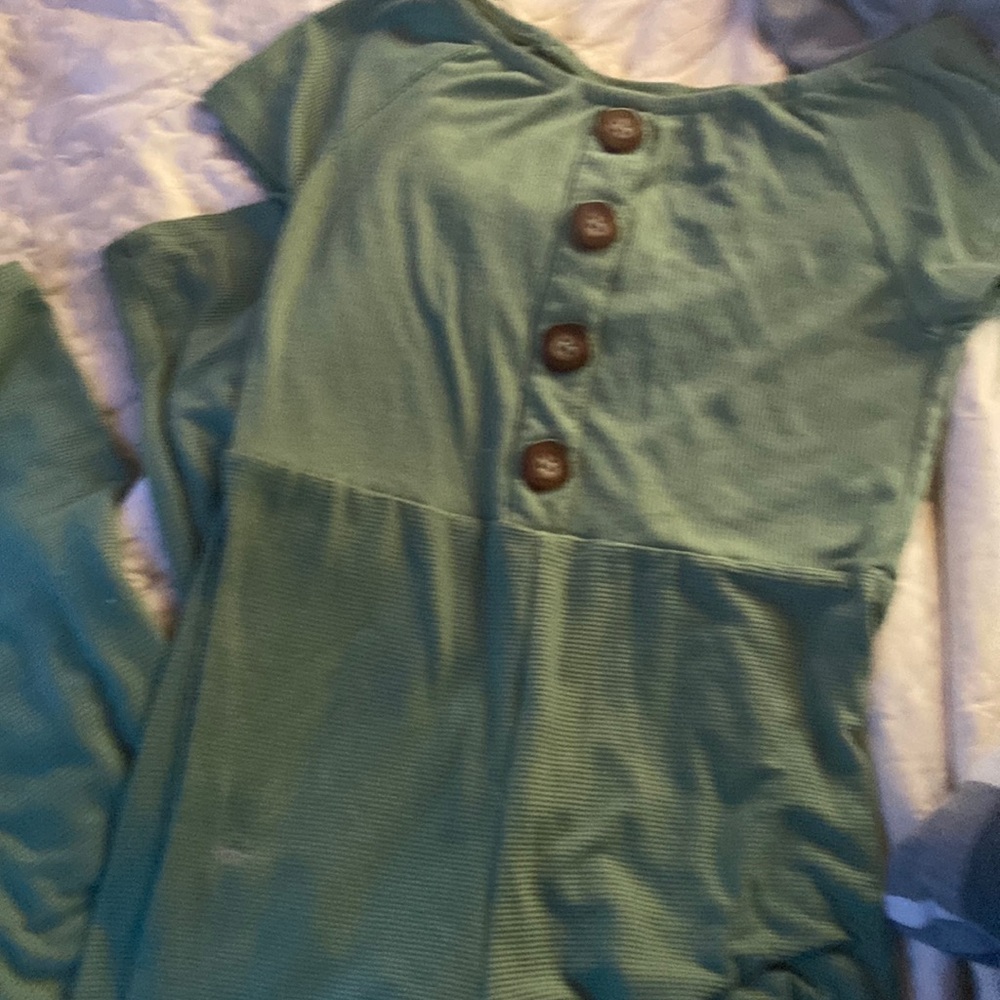 Very cute jumper! Only getting rid of it because it got to short.